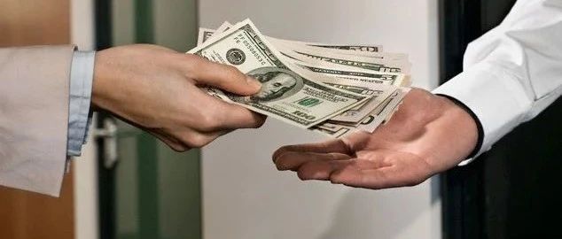 壕无人性!有公司年终奖发了50个月薪水?!